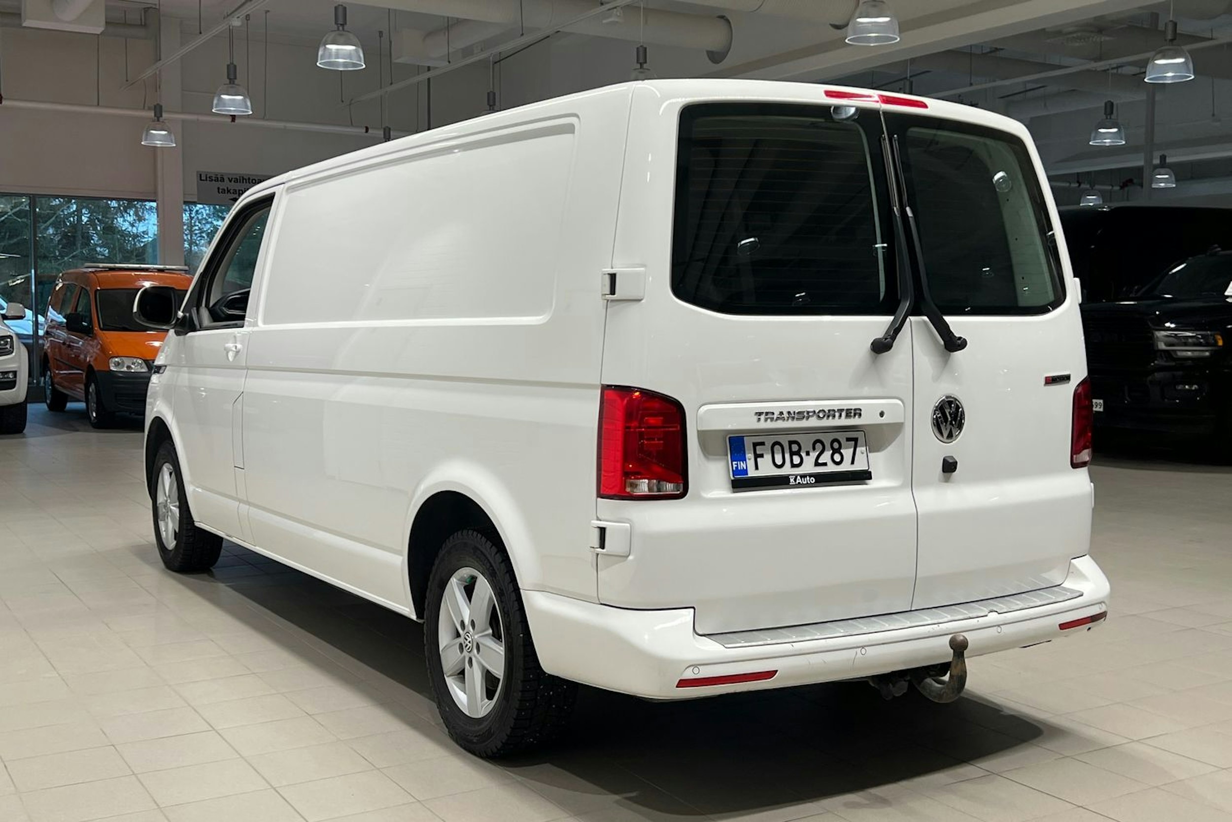 valkoinen Volkswagen Transporter 2020 kuva 20.