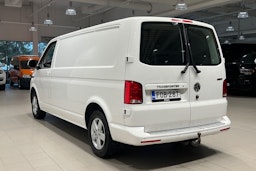 valkoinen Volkswagen Transporter 2020 kuva 20.
