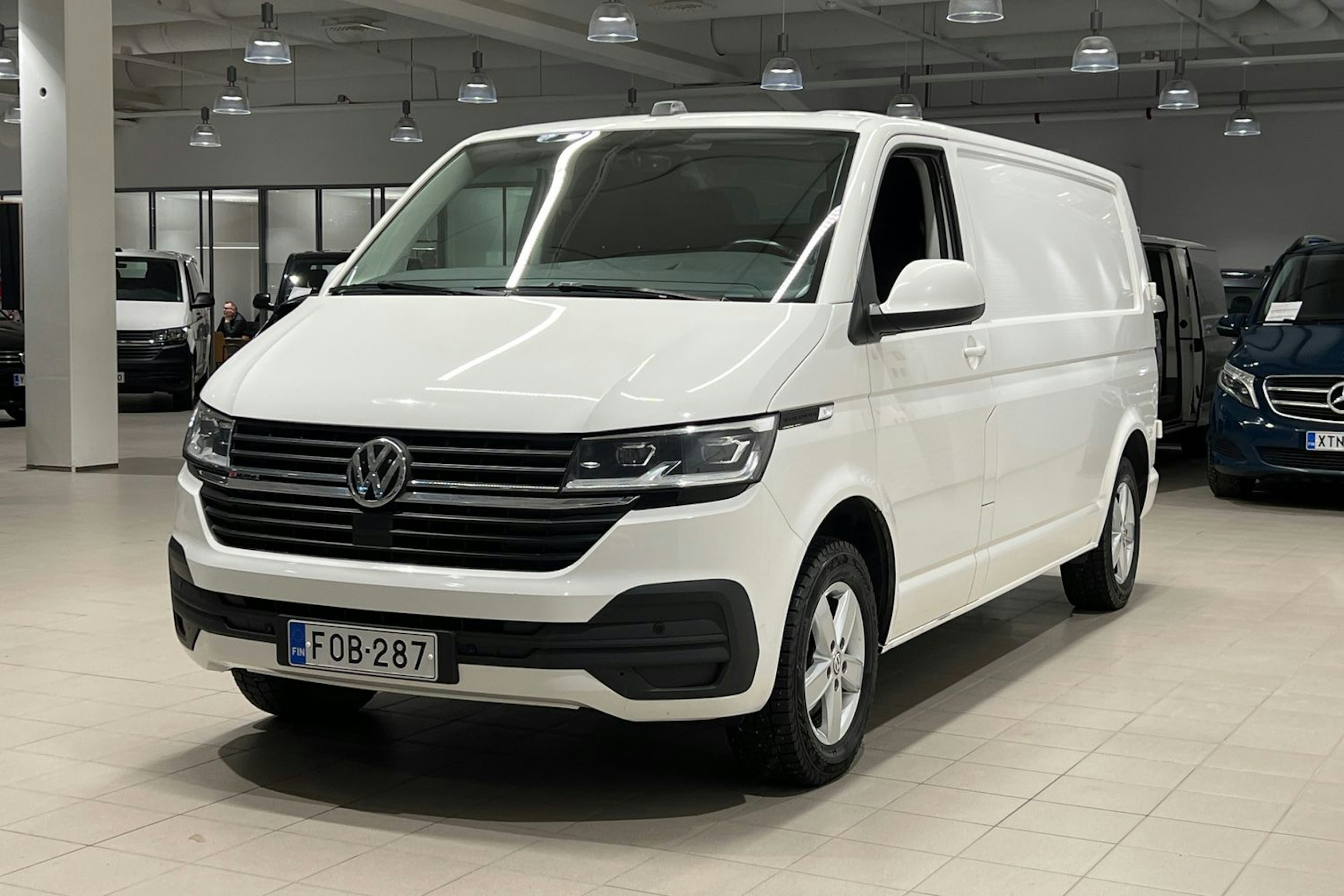 valkoinen Volkswagen Transporter 2020 kuva 21.