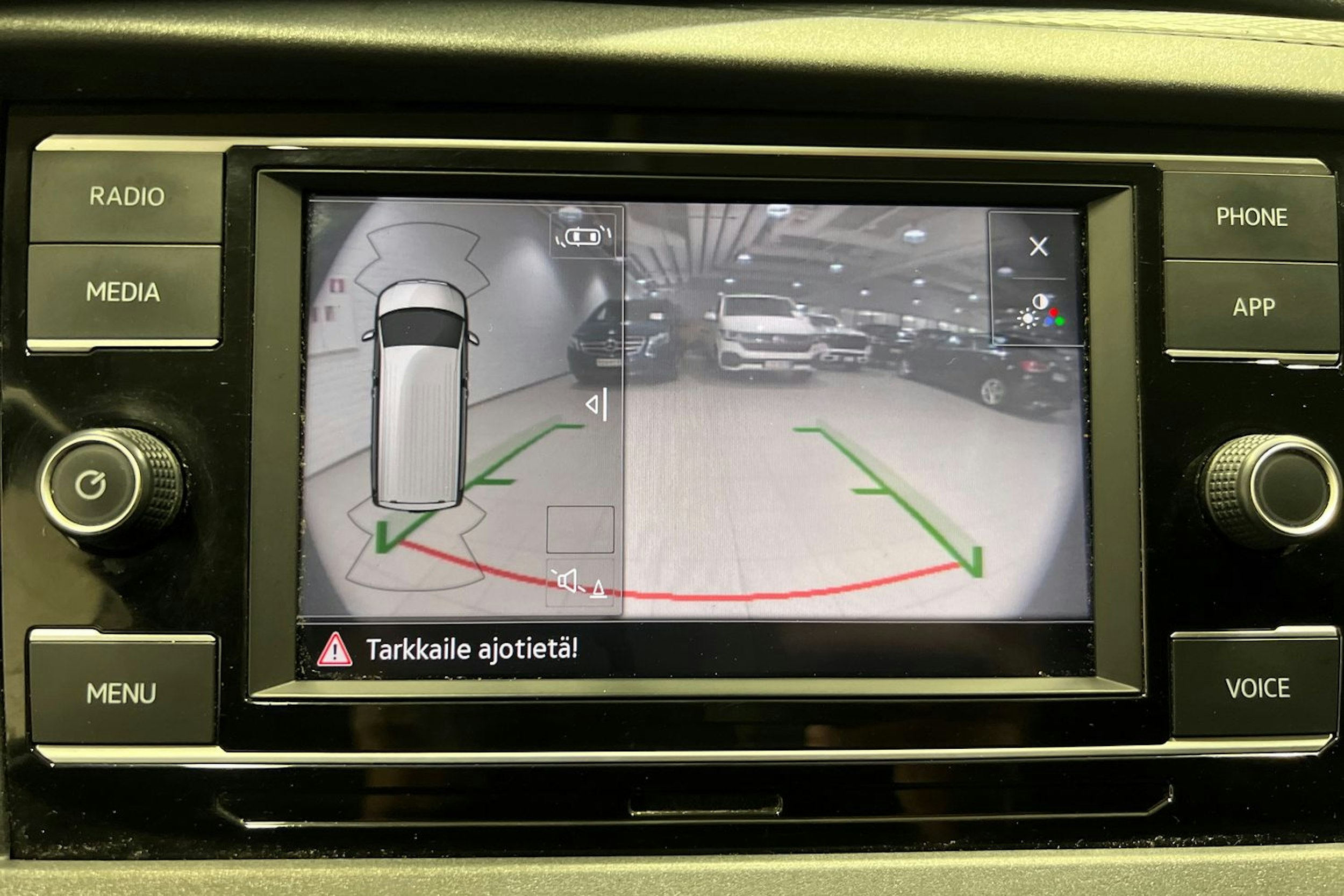 valkoinen Volkswagen Transporter 2020 kuva 22.