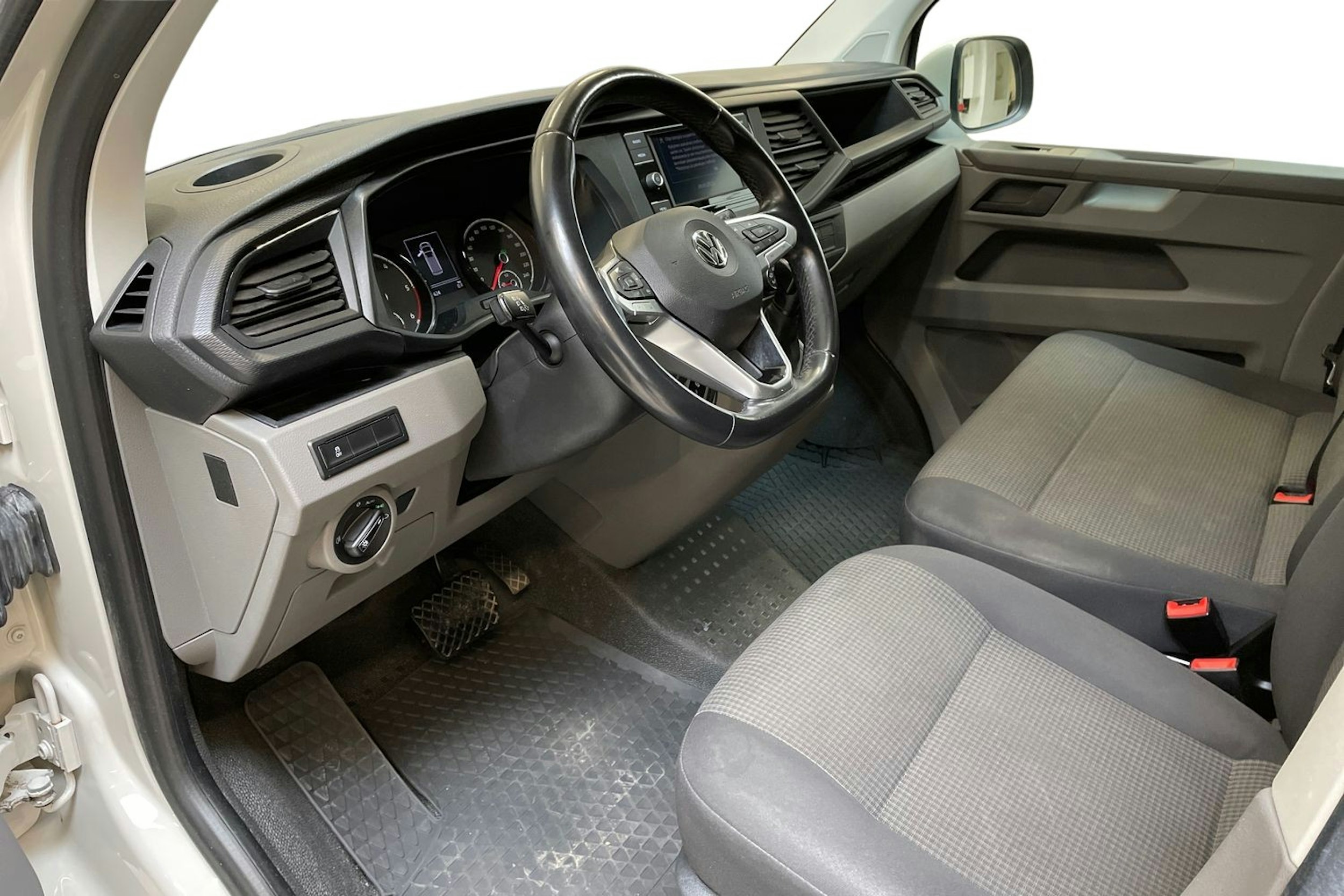 harmaa Volkswagen Transporter 2020 kuva 7.