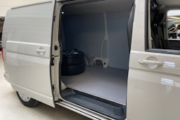 harmaa Volkswagen Transporter 2020 kuva 13.