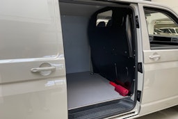 harmaa Volkswagen Transporter 2020 kuva 14.