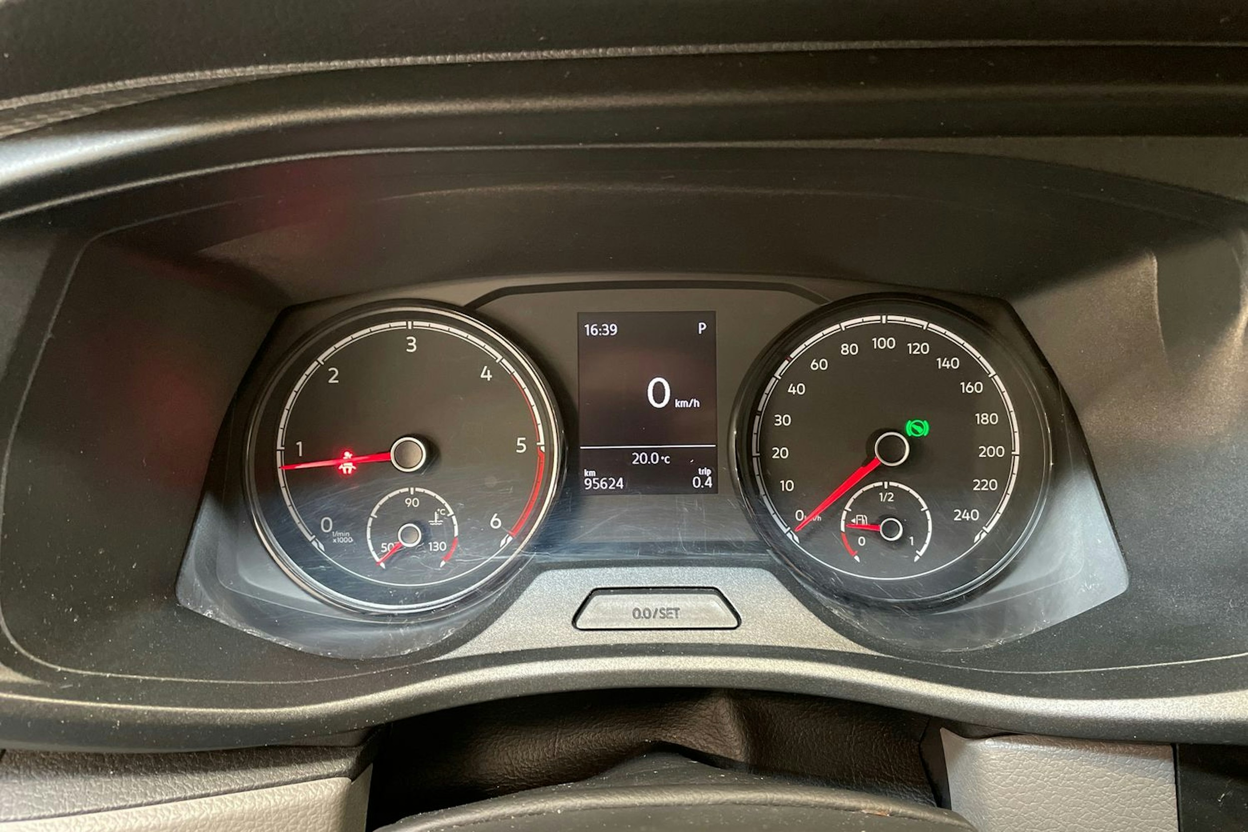 harmaa Volkswagen Transporter 2020 kuva 16.