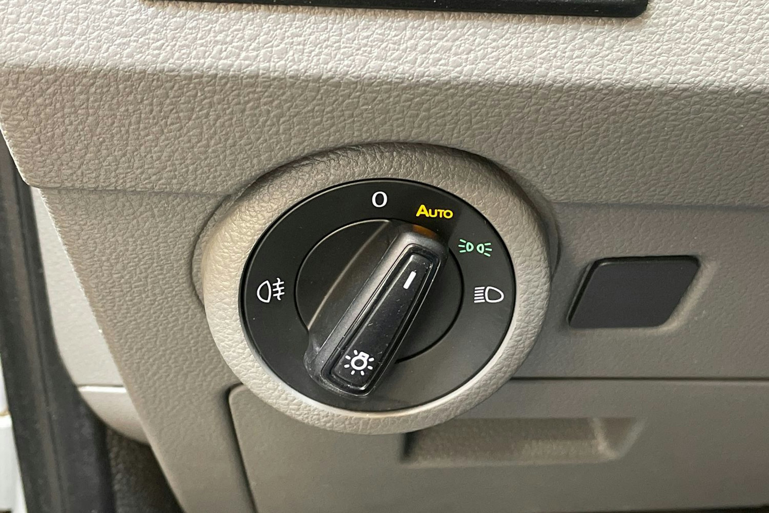 harmaa Volkswagen Transporter 2020 kuva 19.