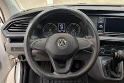valkoinen Volkswagen Transporter 2020 kuva 16.