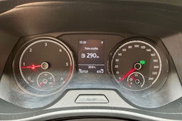 valkoinen Volkswagen Transporter 2020 kuva 17.