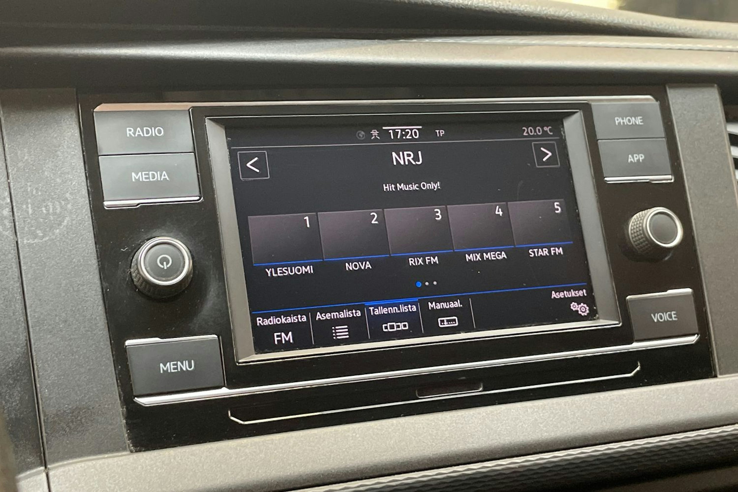 valkoinen Volkswagen Transporter 2020 kuva 21.