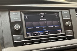 valkoinen Volkswagen Transporter 2020 kuva 21.