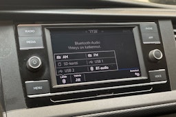 valkoinen Volkswagen Transporter 2020 kuva 22.