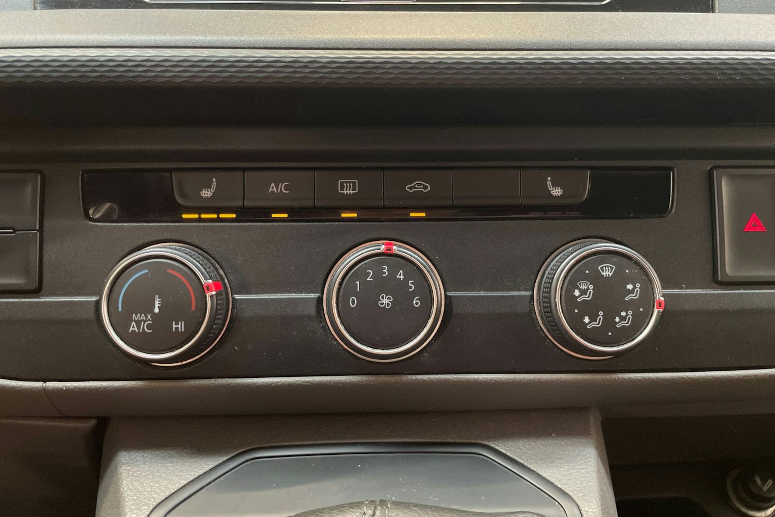 valkoinen Volkswagen Transporter 2020 kuva 25.