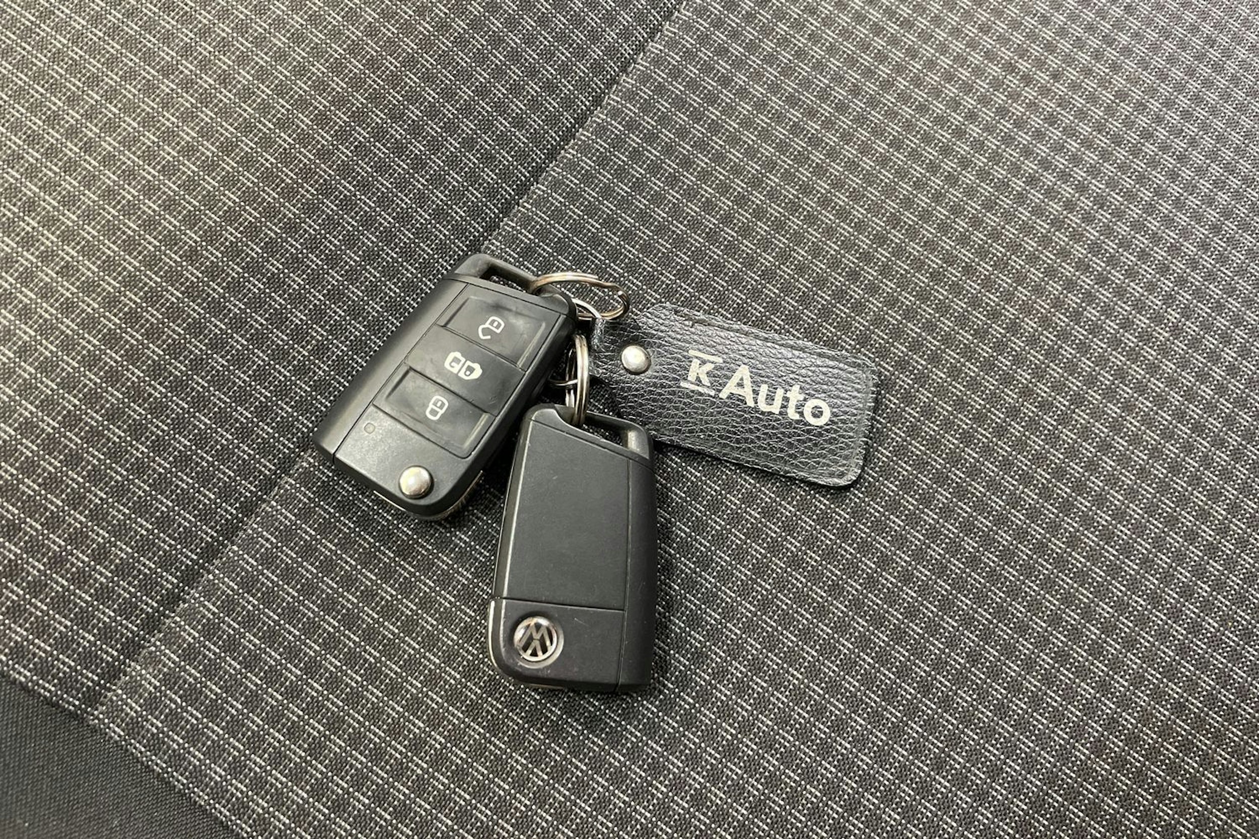 valkoinen Volkswagen Transporter 2020 kuva 28.