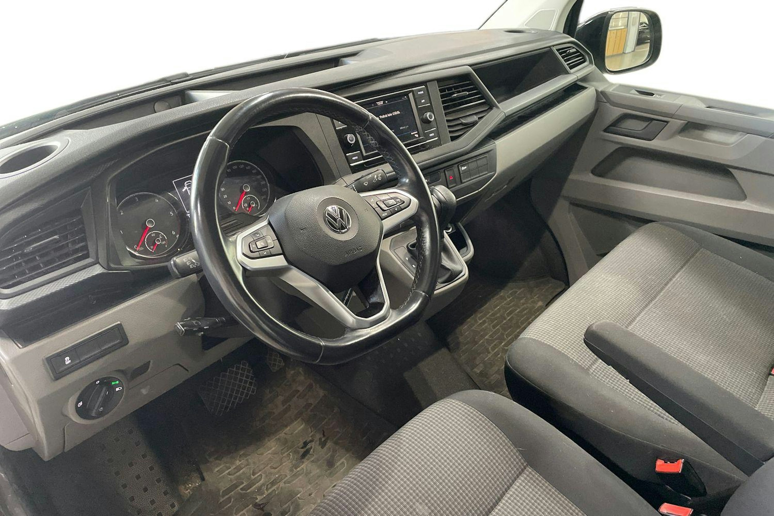 Musta Volkswagen TRANSPORTER 2020 kuva 6.