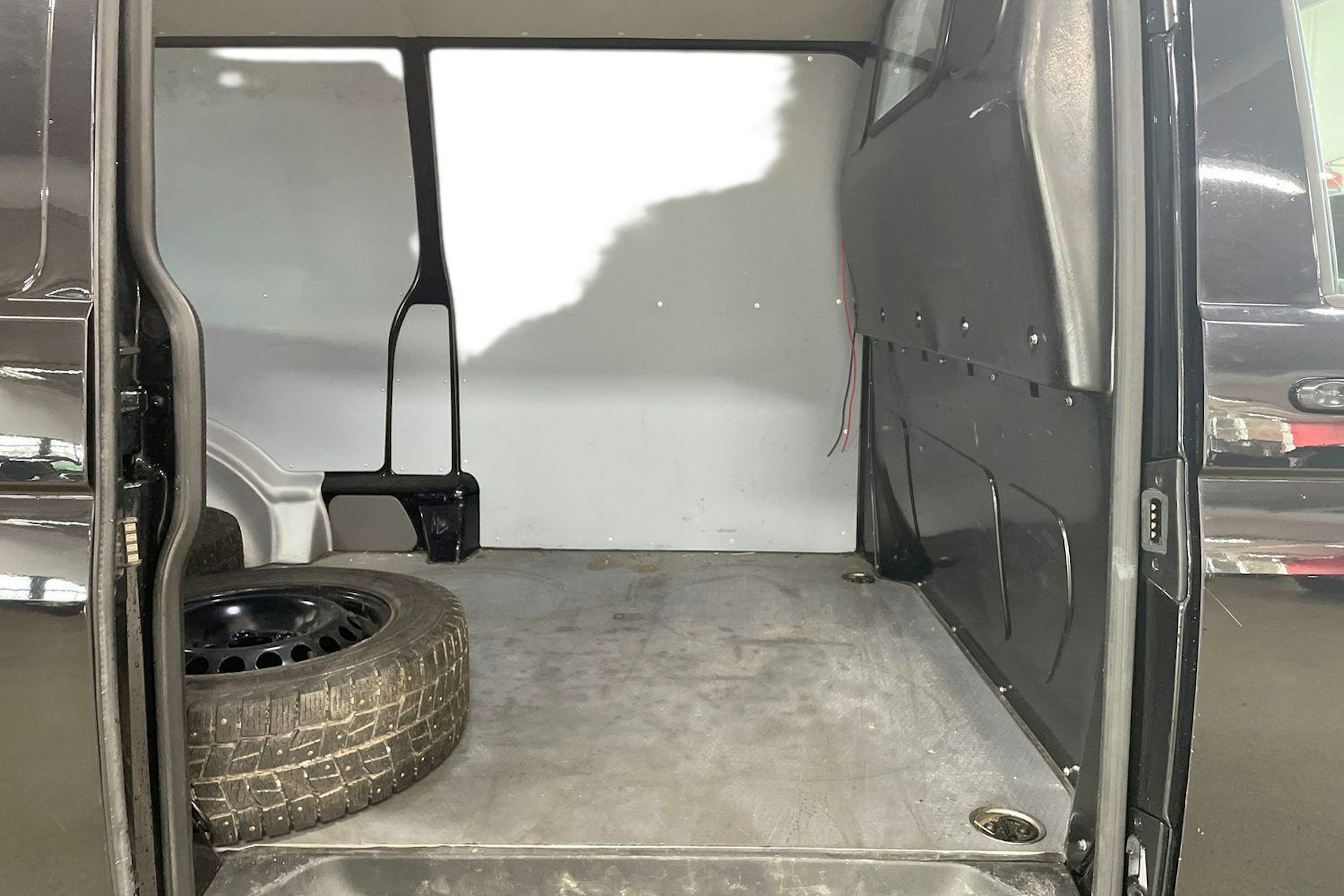 Musta Volkswagen TRANSPORTER 2020 kuva 8.