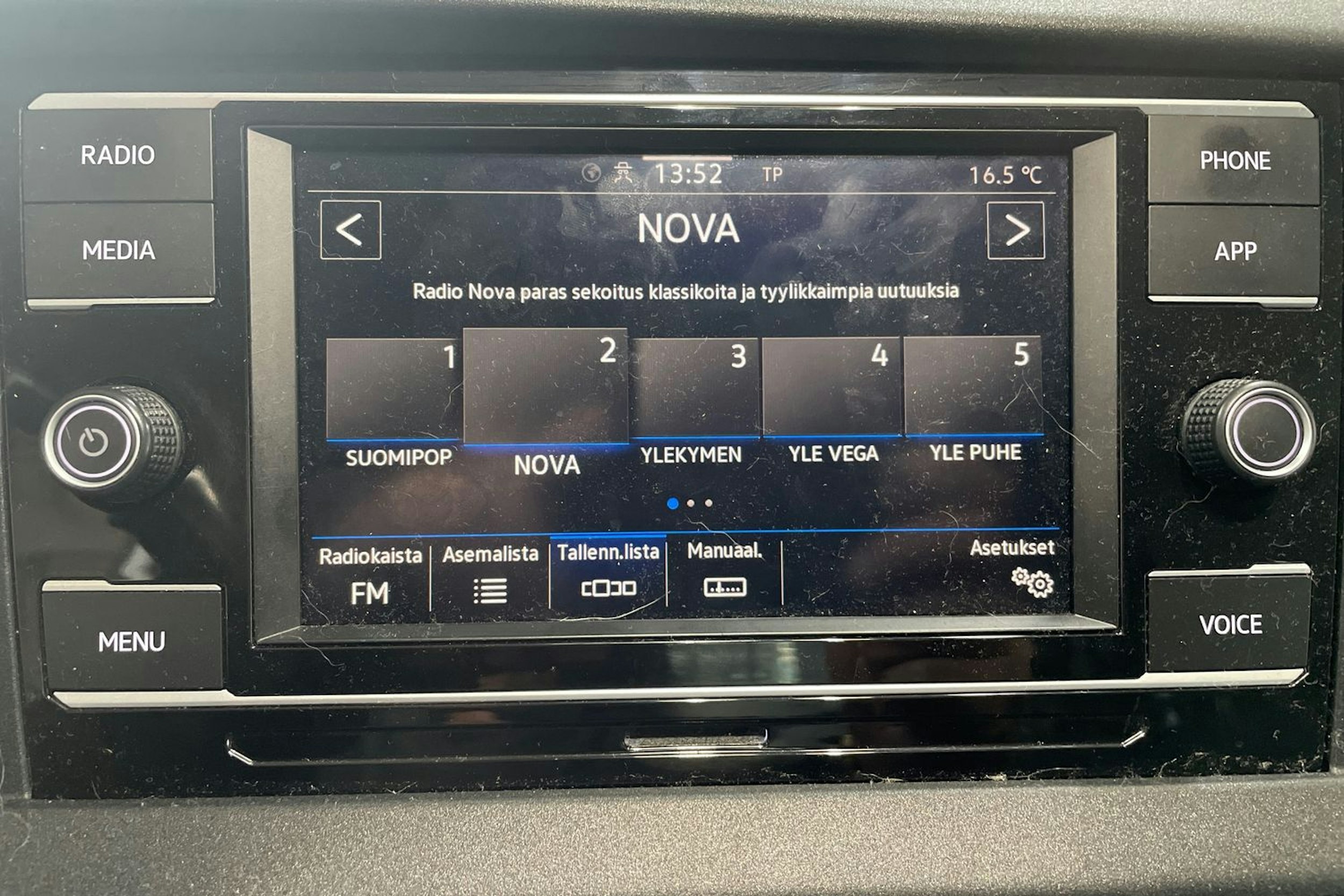 Musta Volkswagen TRANSPORTER 2020 kuva 13.