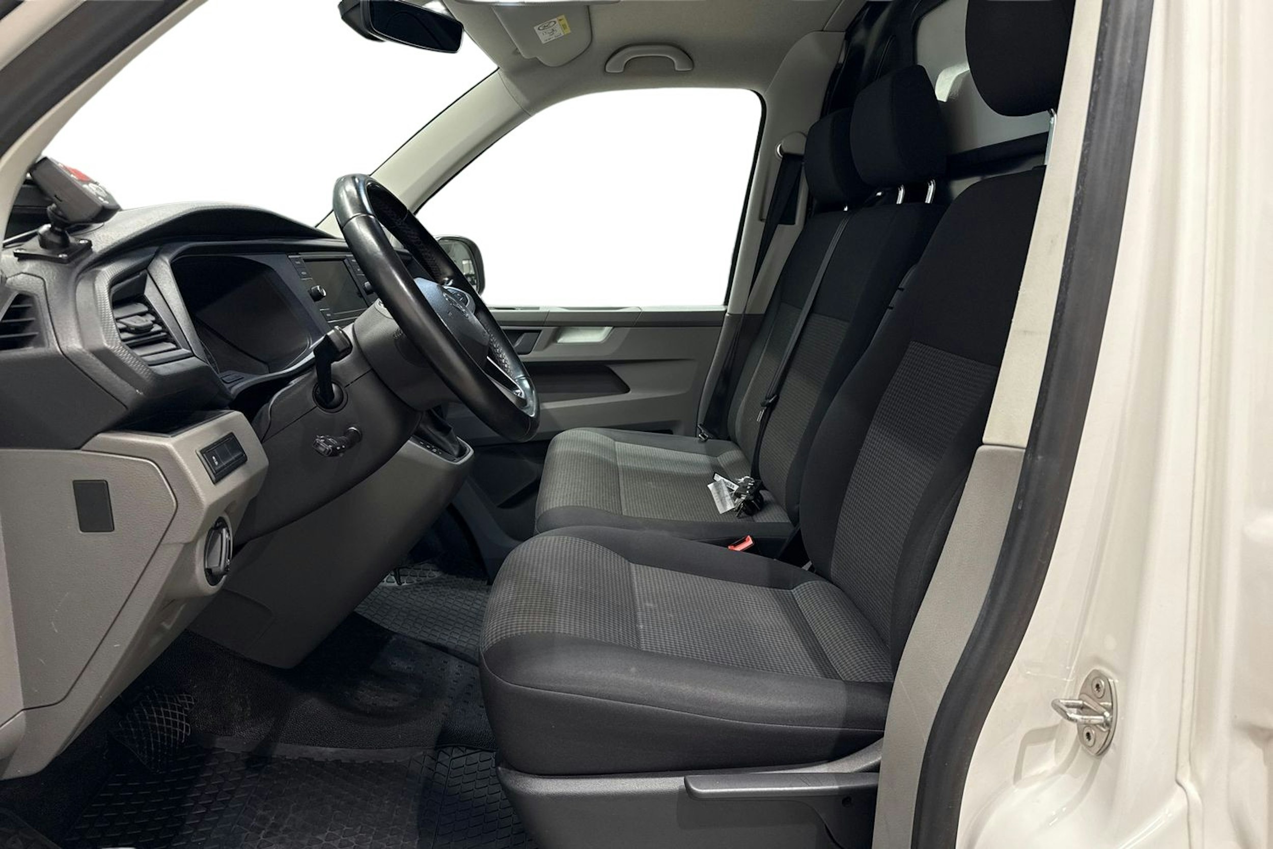 Valkoinen Volkswagen TRANSPORTER 2020 kuva 10.