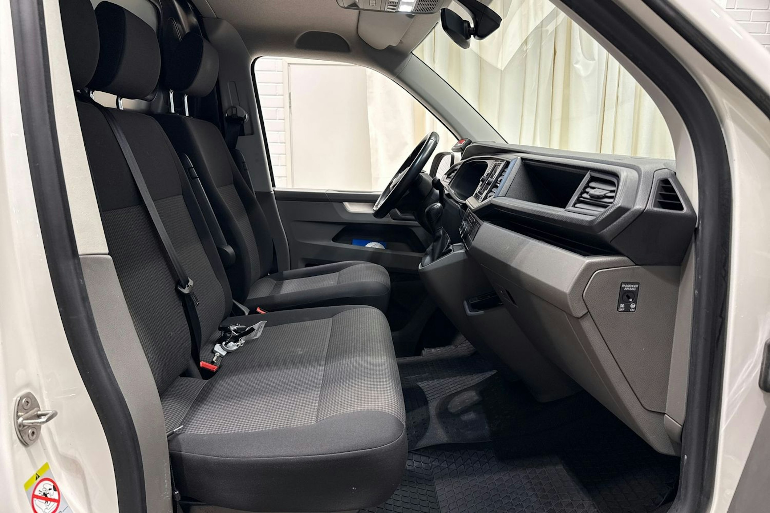 Valkoinen Volkswagen TRANSPORTER 2020 kuva 15.