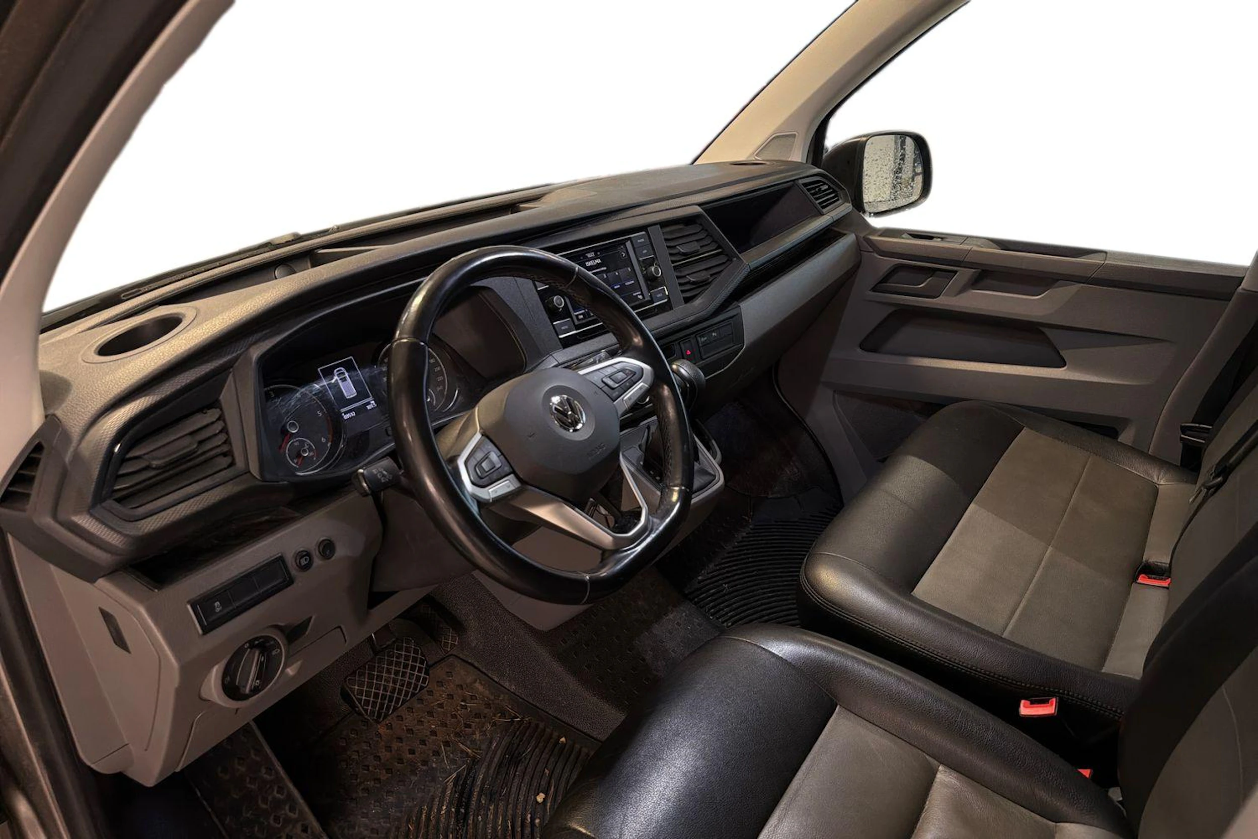 beige Volkswagen Transporter 2020 kuva 3.