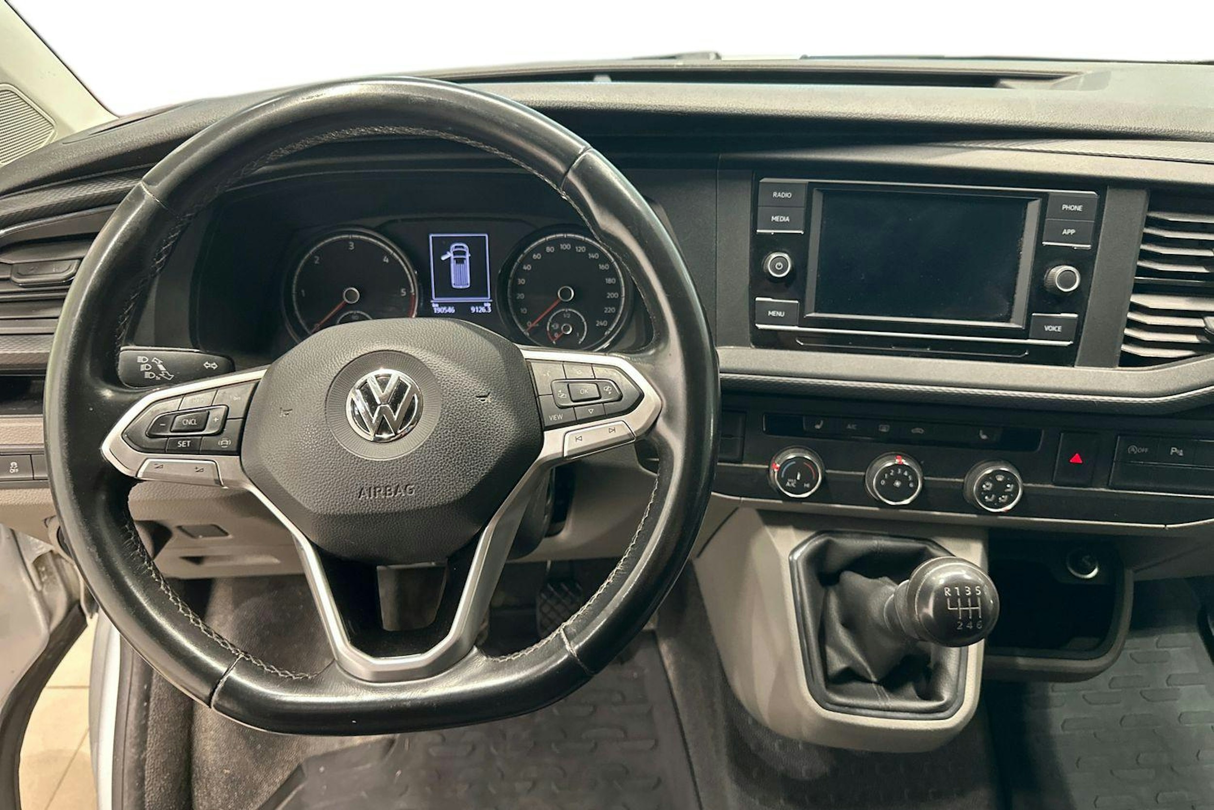 hopea Volkswagen Transporter 2020 kuva 9.