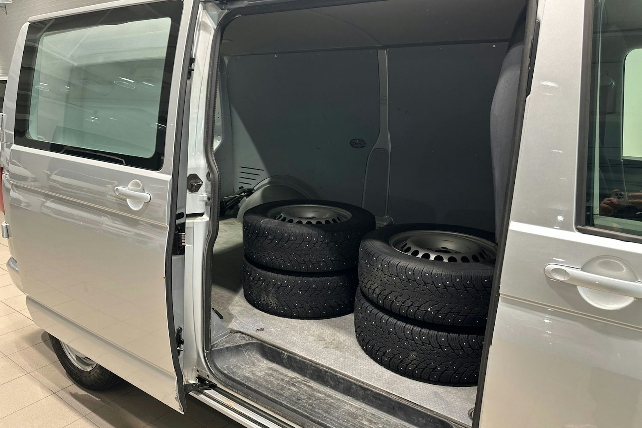 hopea Volkswagen Transporter 2020 kuva 25.