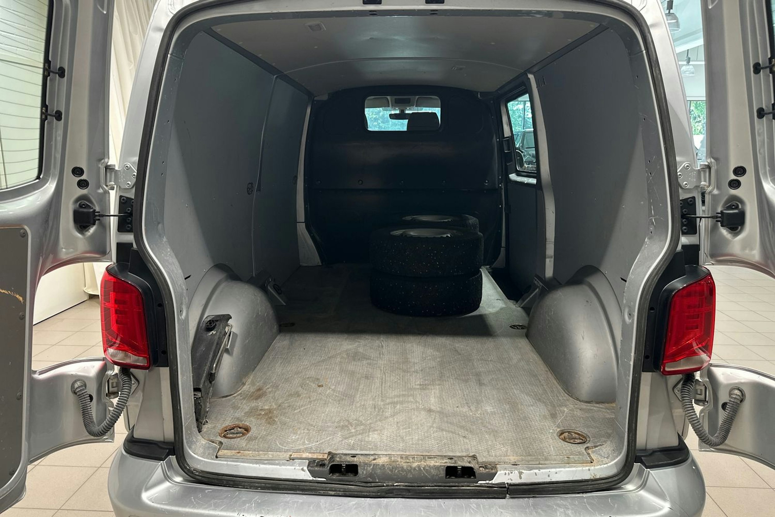 hopea Volkswagen Transporter 2020 kuva 27.