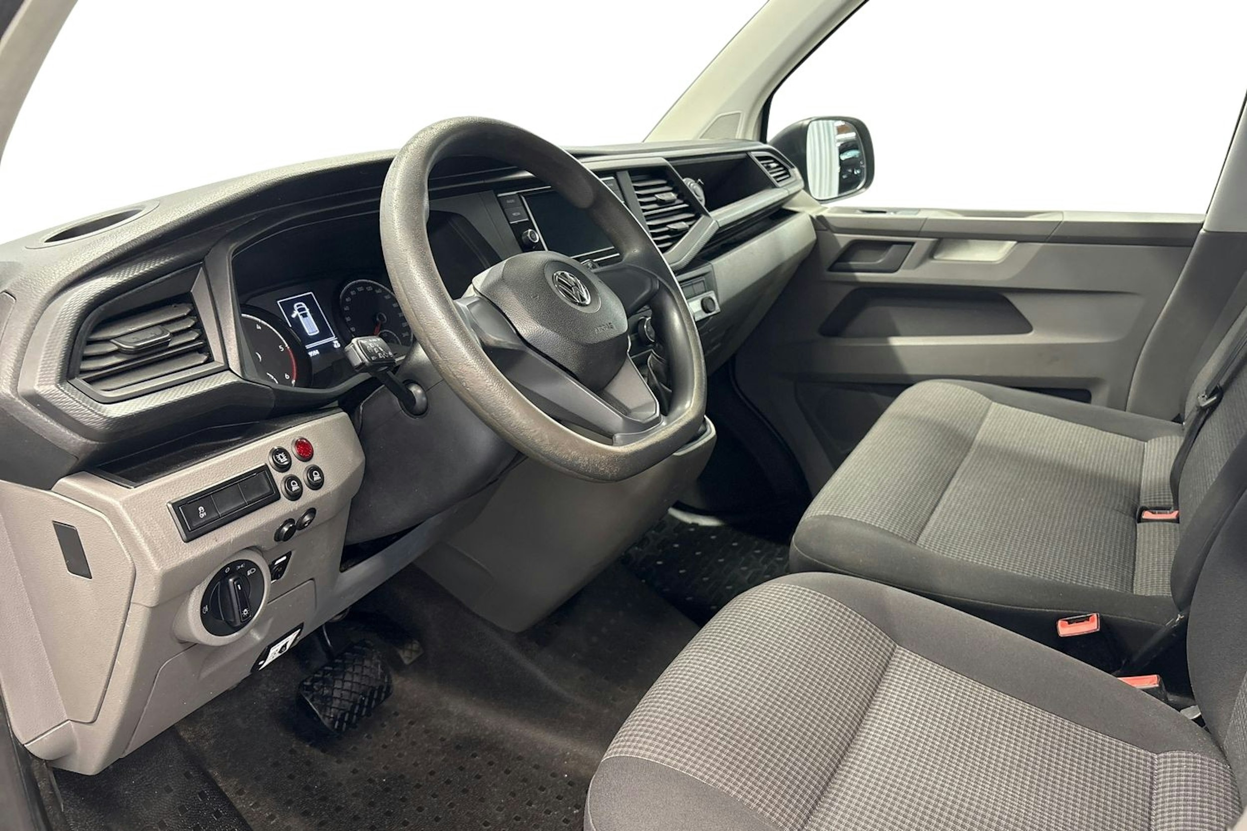 valkoinen Volkswagen Transporter 2020 kuva 7.