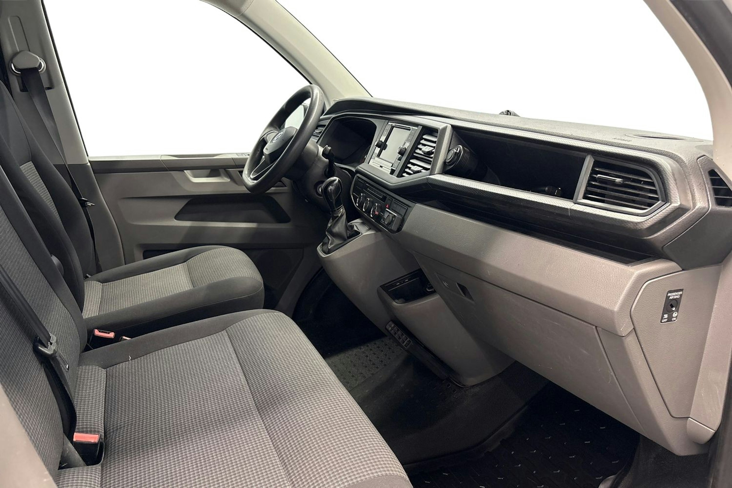 valkoinen Volkswagen Transporter 2020 kuva 9.