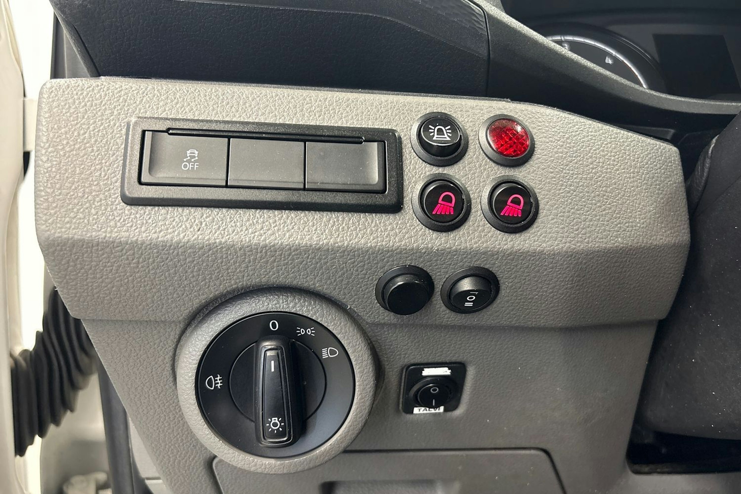 valkoinen Volkswagen Transporter 2020 kuva 15.