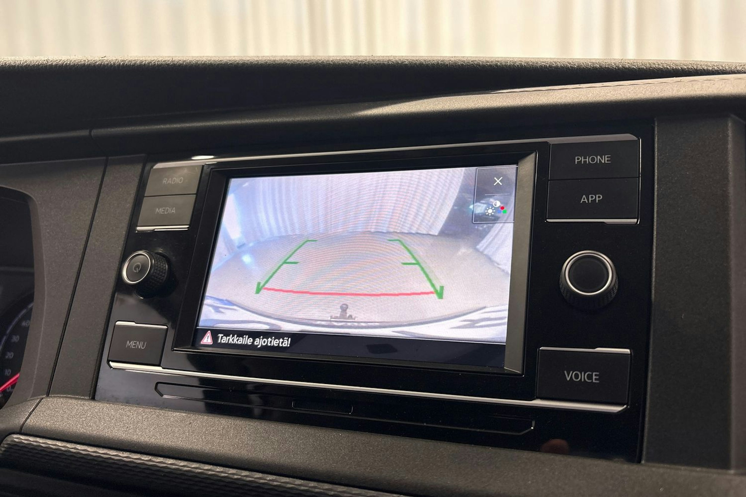 valkoinen Volkswagen Transporter 2020 kuva 17.
