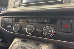 valkoinen Volkswagen Transporter 2020 kuva 20.