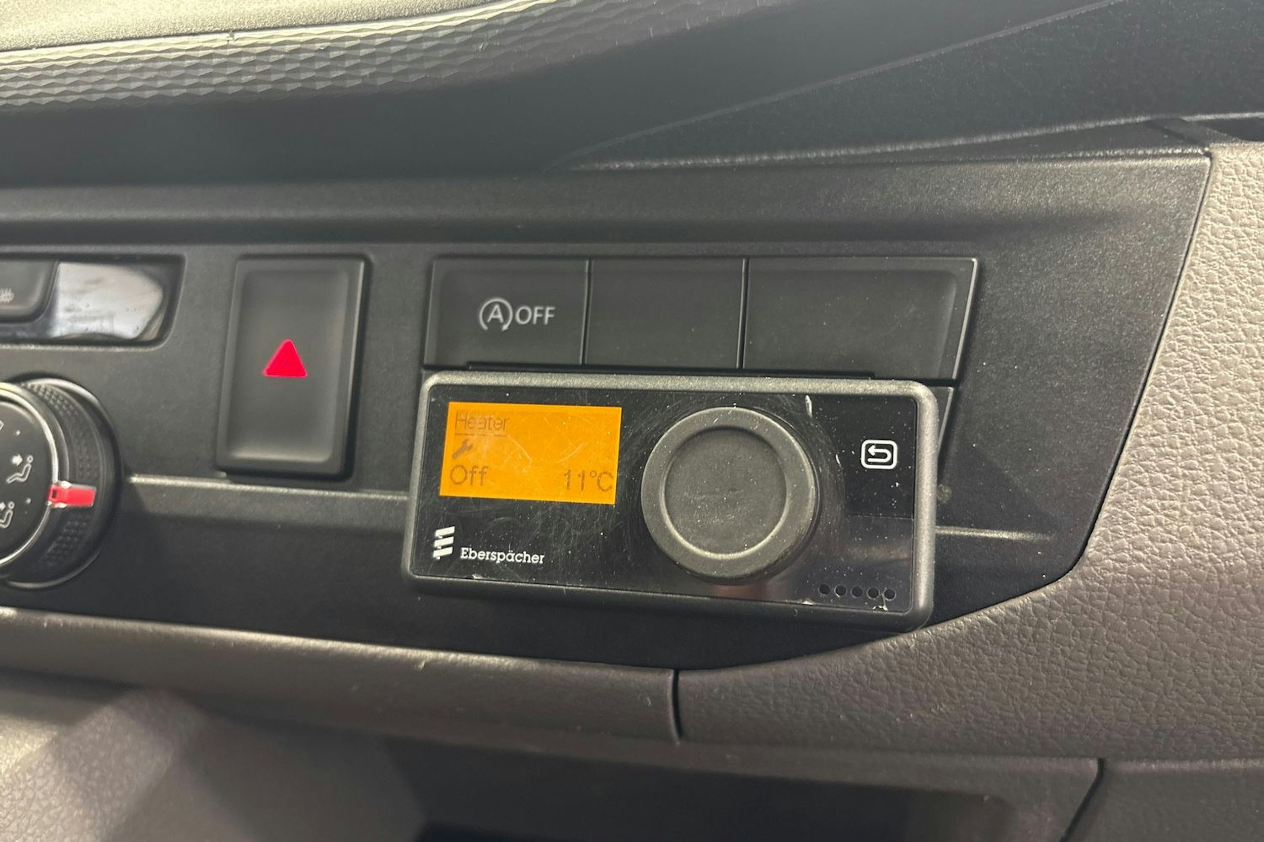 valkoinen Volkswagen Transporter 2020 kuva 21.