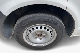 valkoinen Volkswagen Transporter 2020 kuva 11.