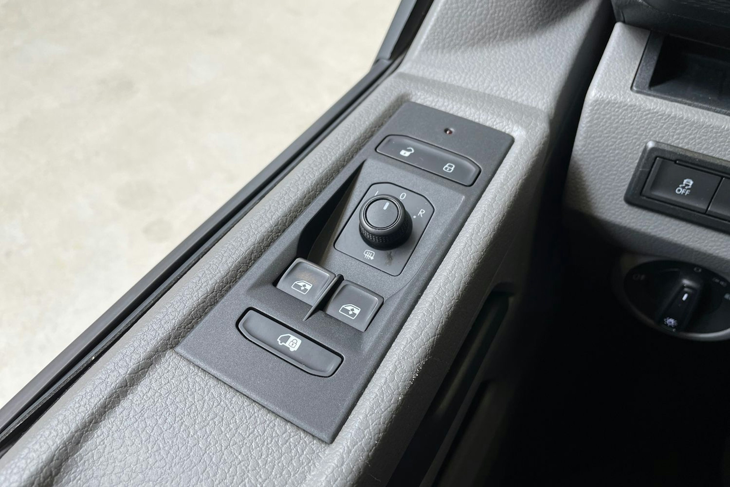 valkoinen Volkswagen Transporter 2020 kuva 17.