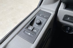 valkoinen Volkswagen Transporter 2020 kuva 17.