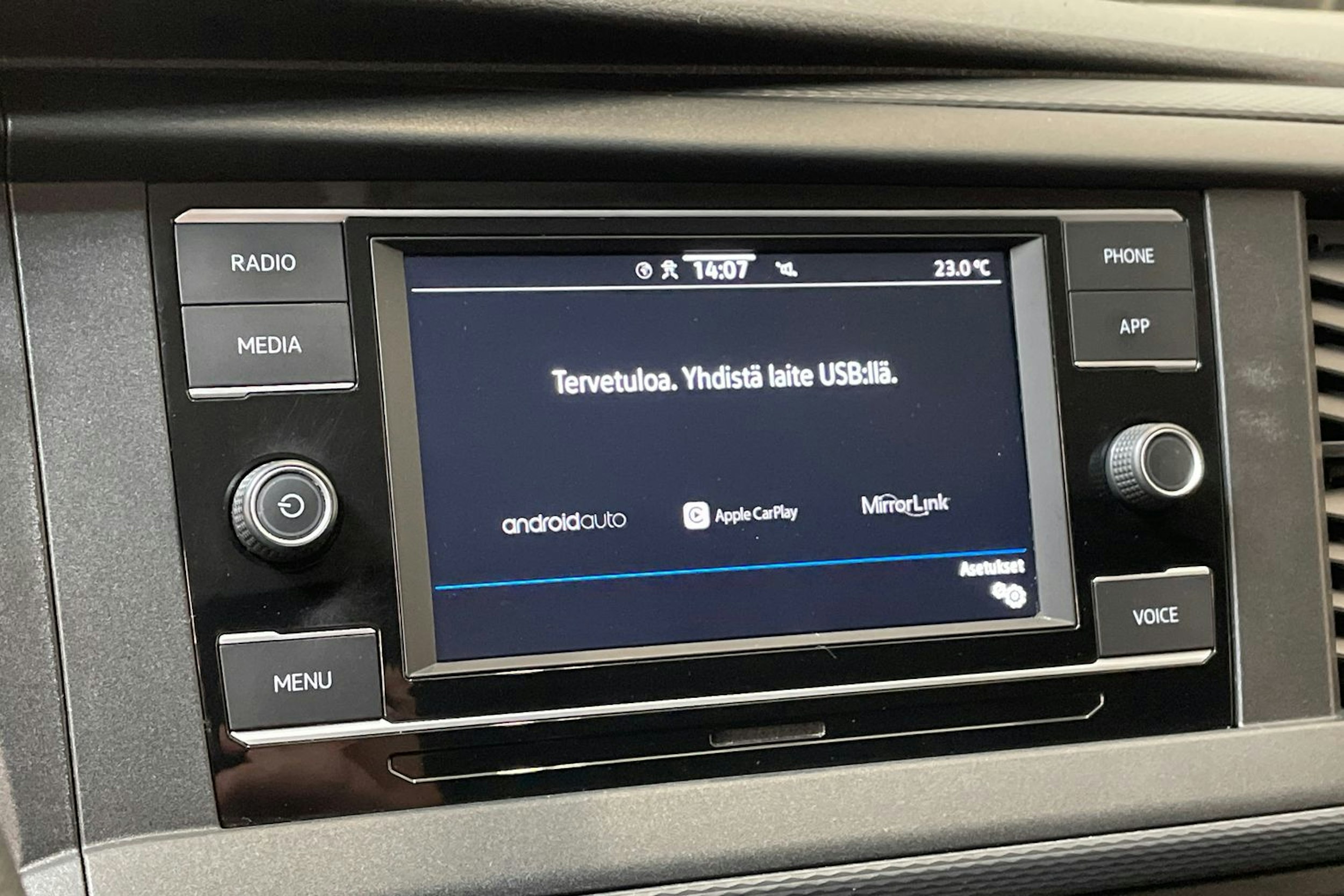 valkoinen Volkswagen Transporter 2020 kuva 19.