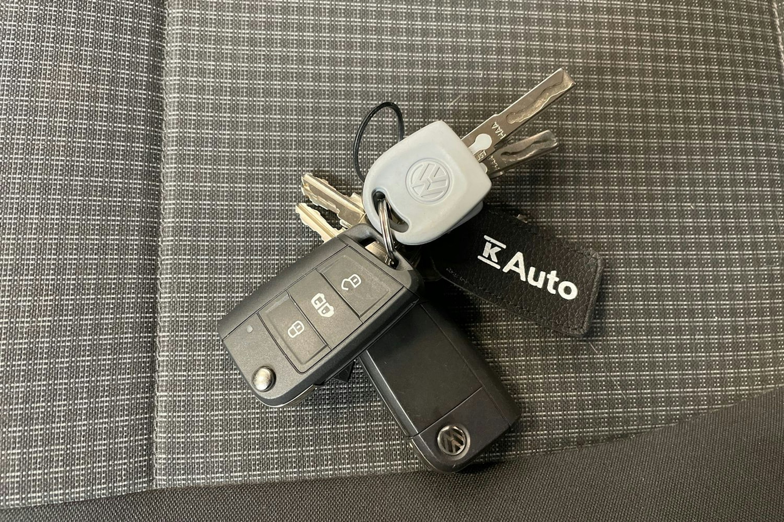 valkoinen Volkswagen Transporter 2020 kuva 22.