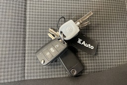 valkoinen Volkswagen Transporter 2020 kuva 22.