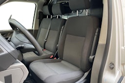 valkoinen Volkswagen Transporter 2020 kuva 9.