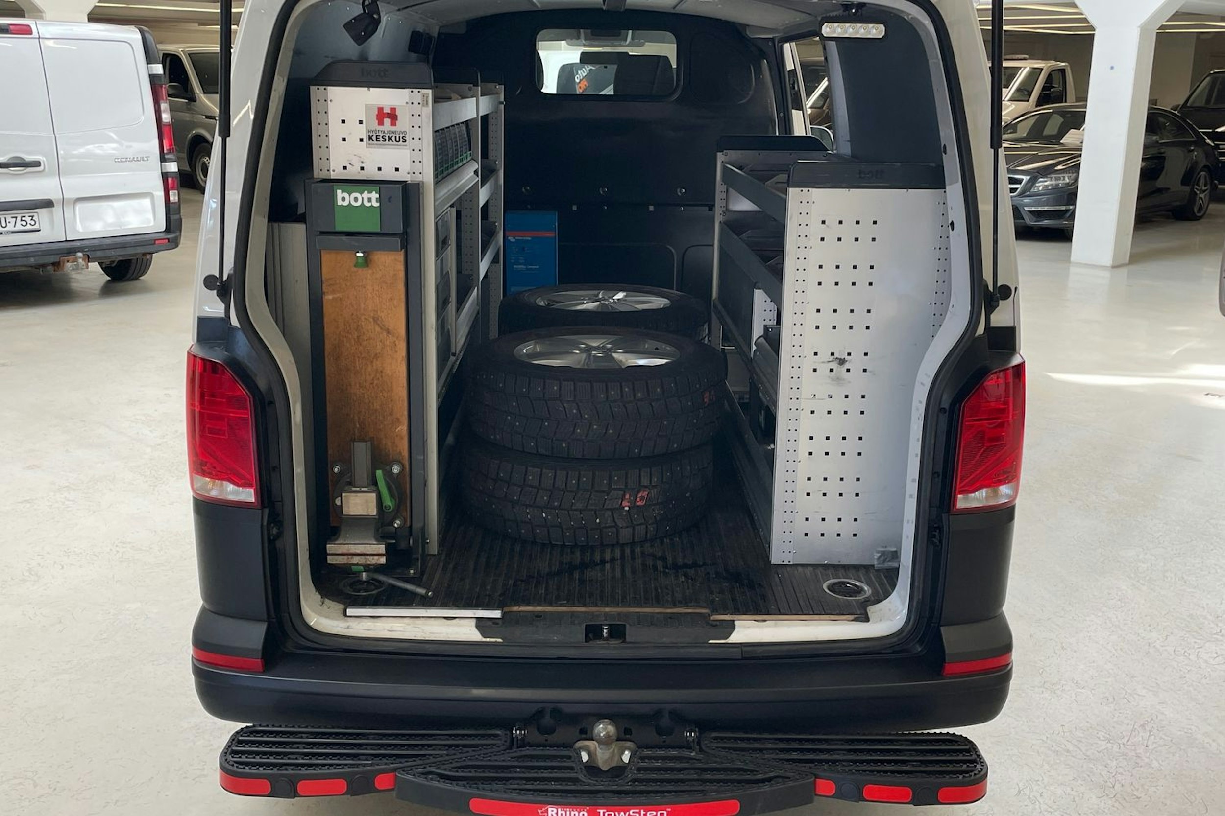 valkoinen Volkswagen Transporter 2020 kuva 14.