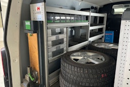 valkoinen Volkswagen Transporter 2020 kuva 15.