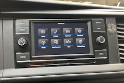 valkoinen Volkswagen Transporter 2020 kuva 20.