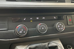 valkoinen Volkswagen Transporter 2020 kuva 22.