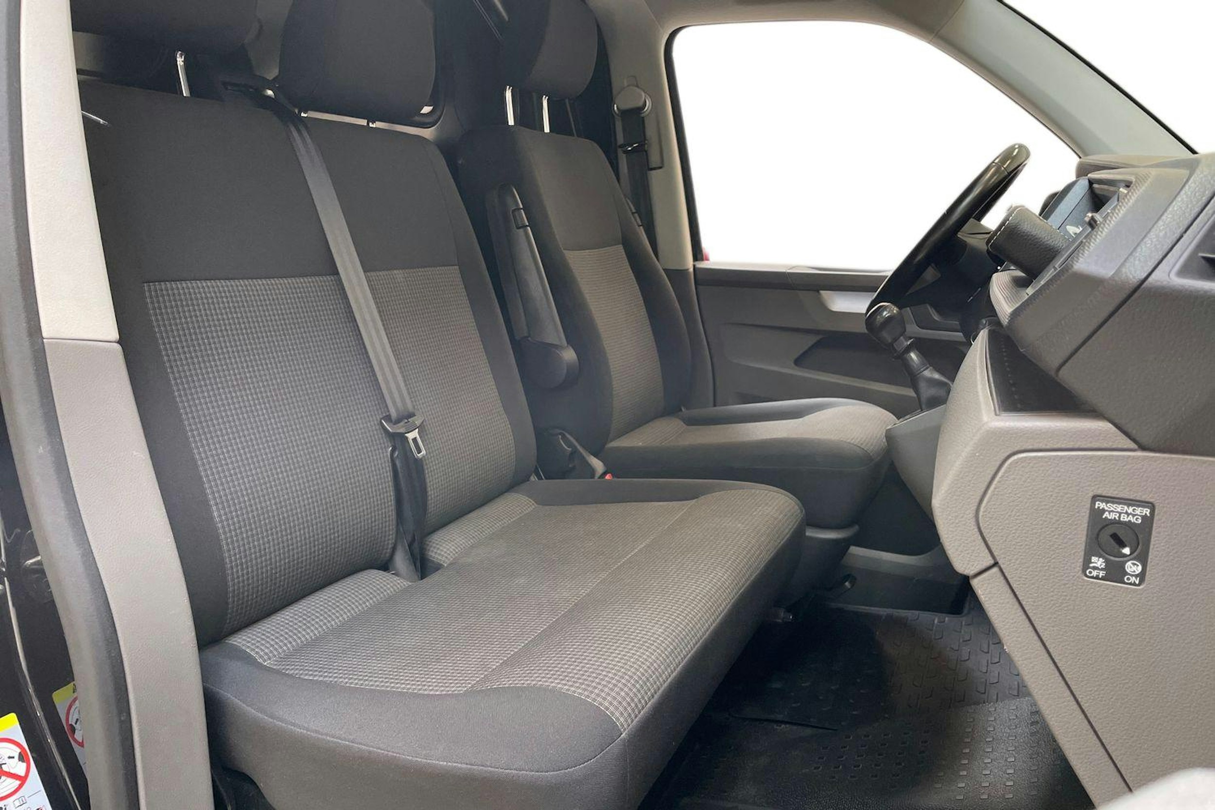 musta Volkswagen Transporter 2020 kuva 10.