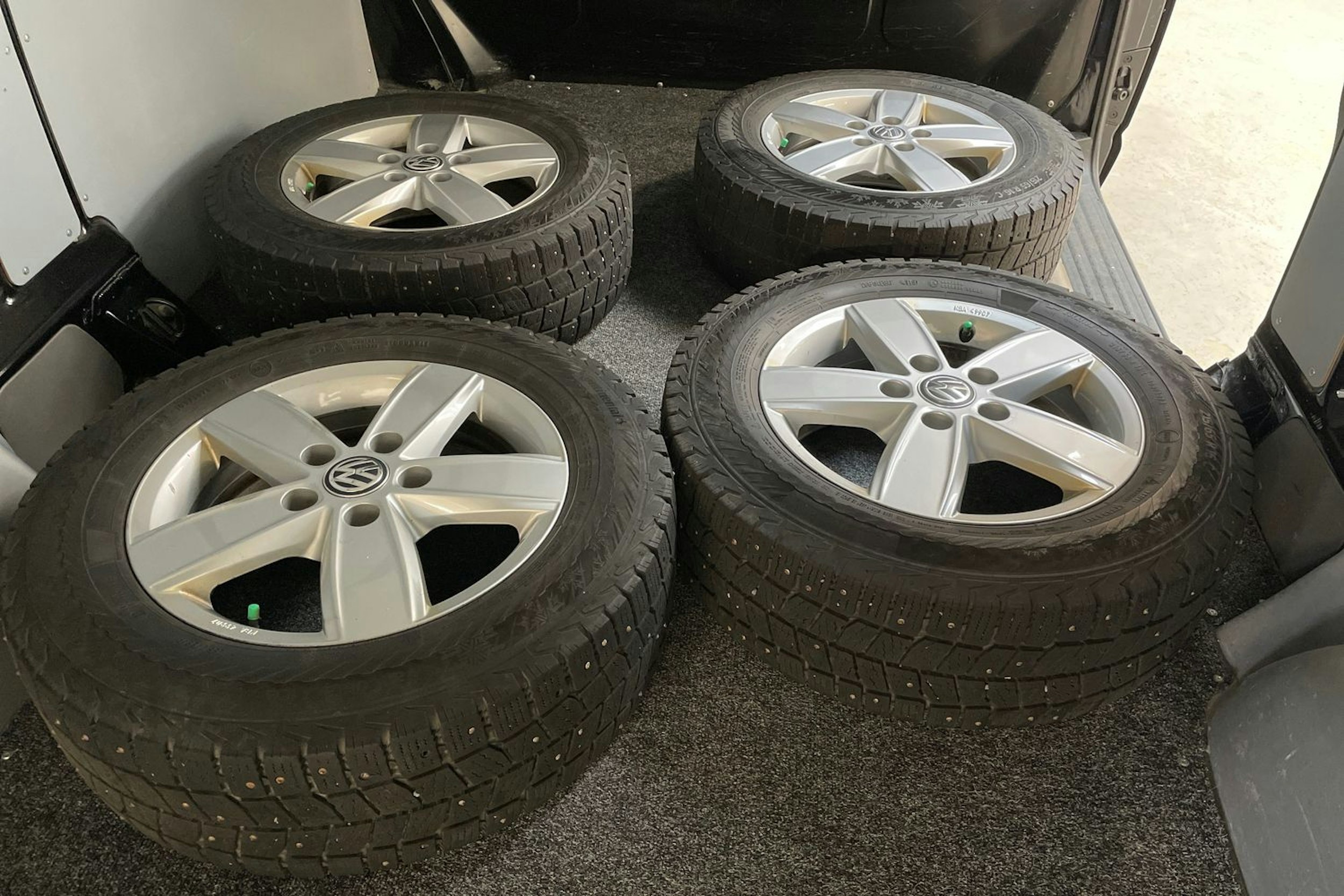 musta Volkswagen Transporter 2020 kuva 15.