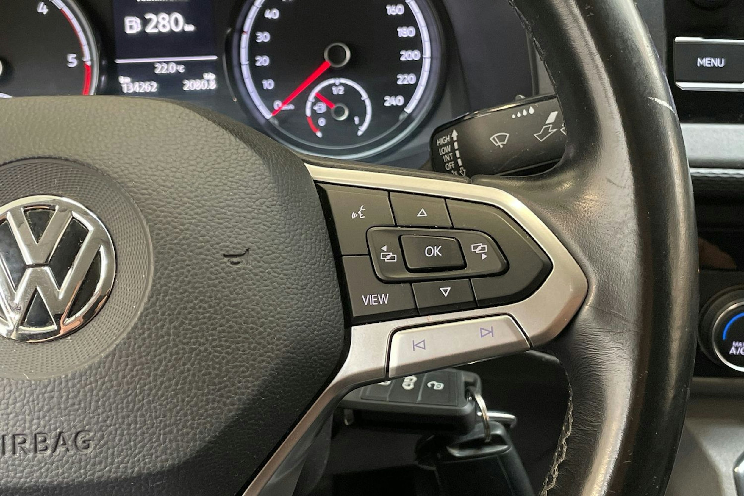musta Volkswagen Transporter 2020 kuva 18.