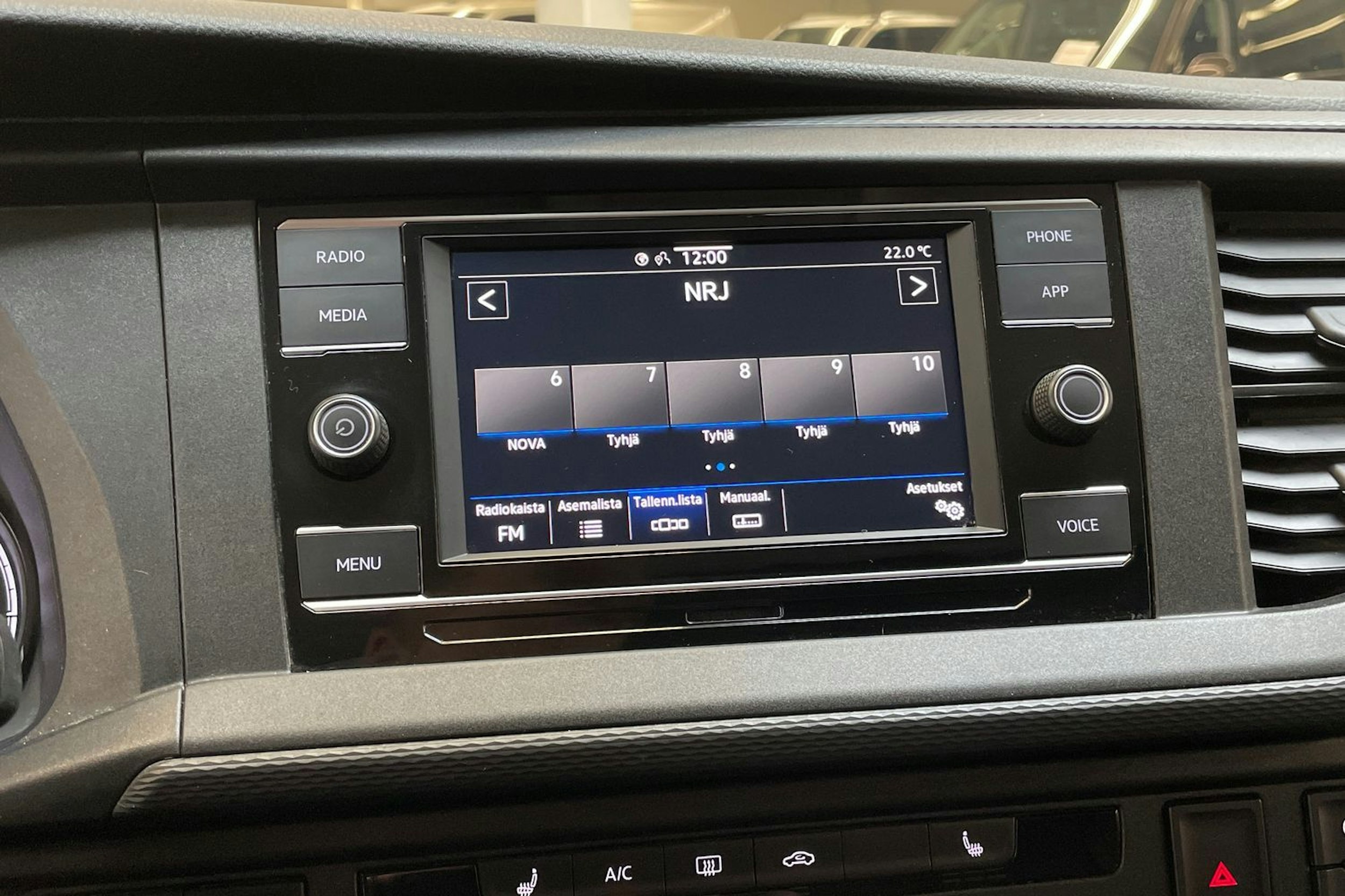 musta Volkswagen Transporter 2020 kuva 19.