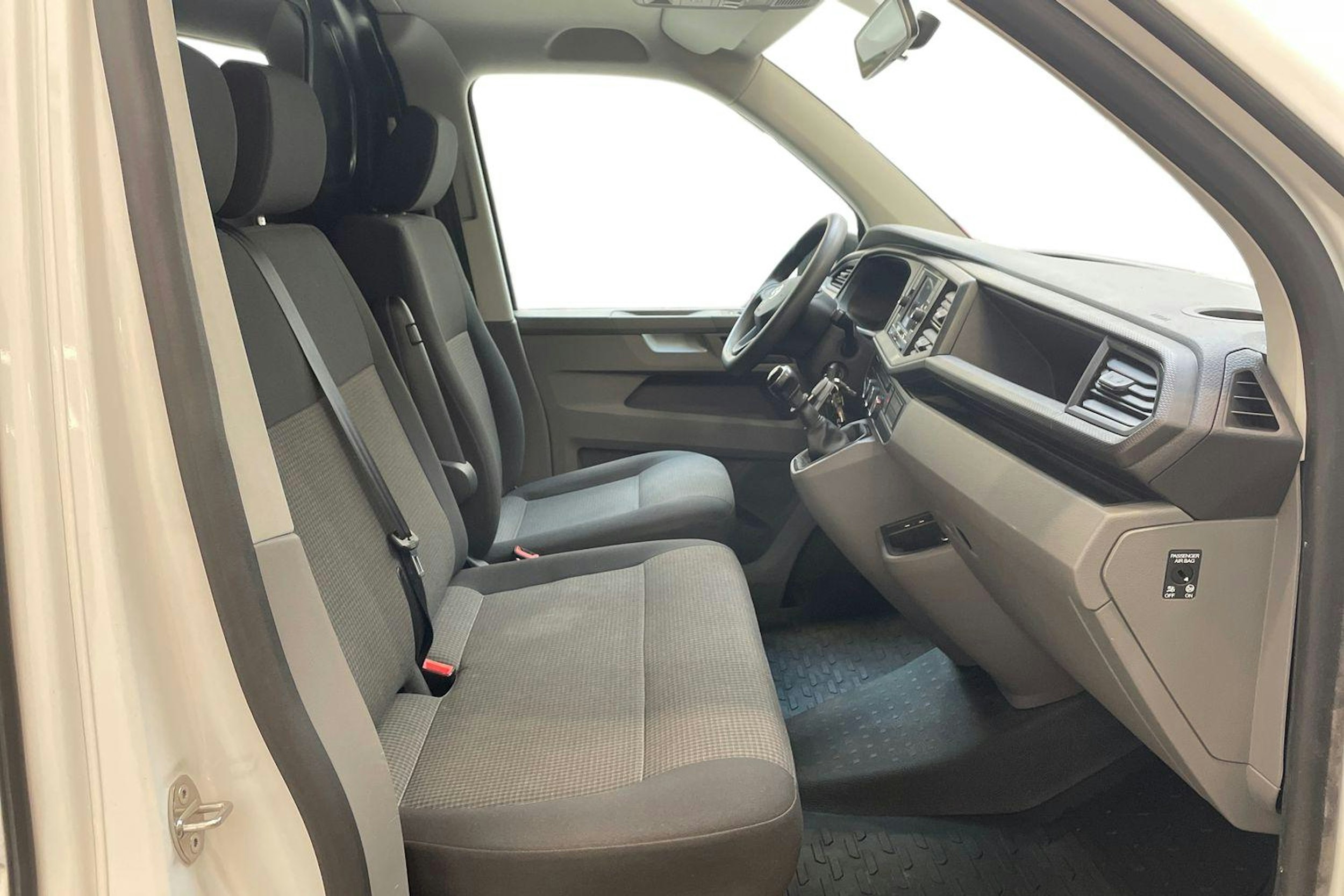 valkoinen Volkswagen Transporter 2020 kuva 8.