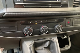 valkoinen Volkswagen Transporter 2020 kuva 16.