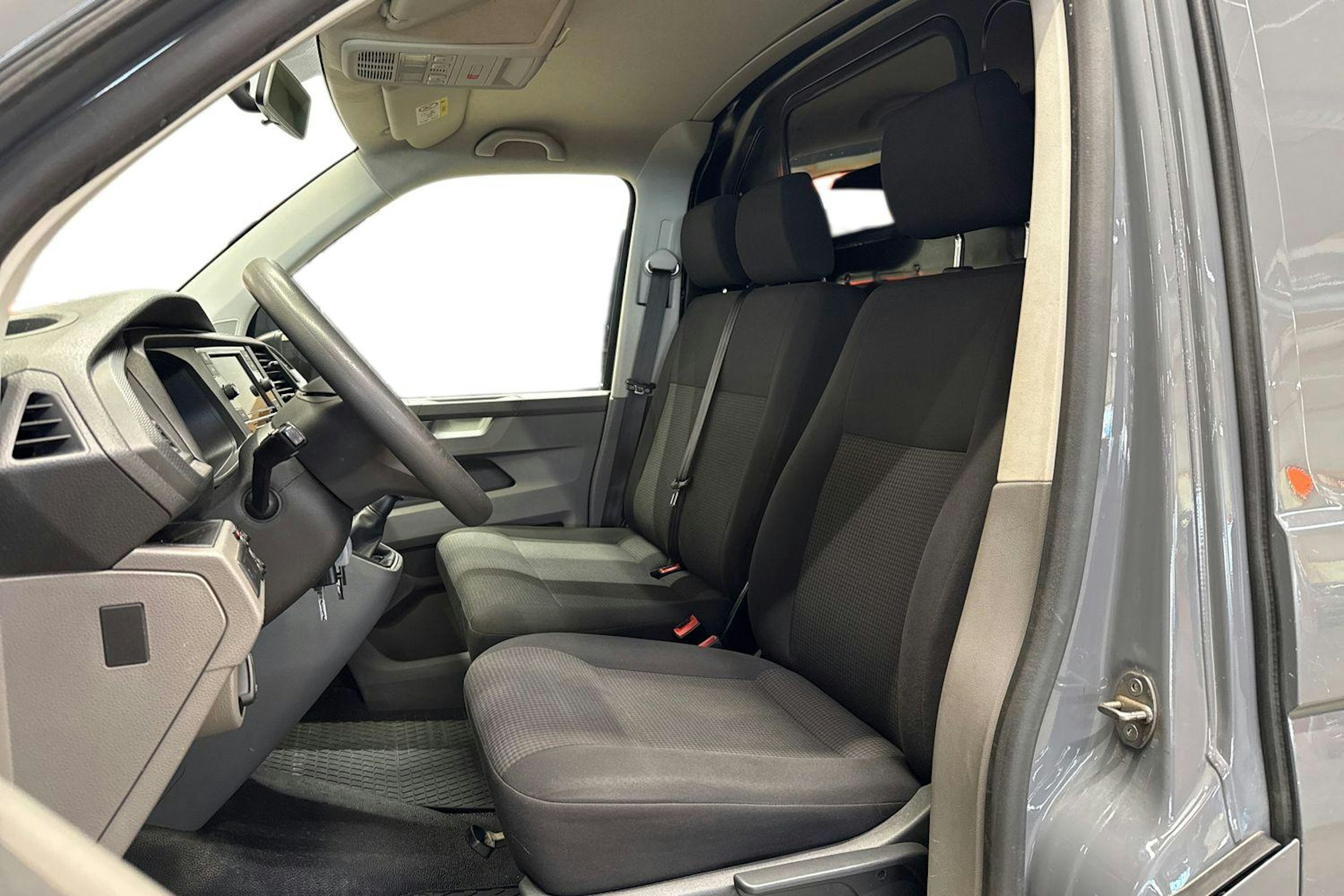 met. harmaa Volkswagen Transporter 2020 kuva 8.