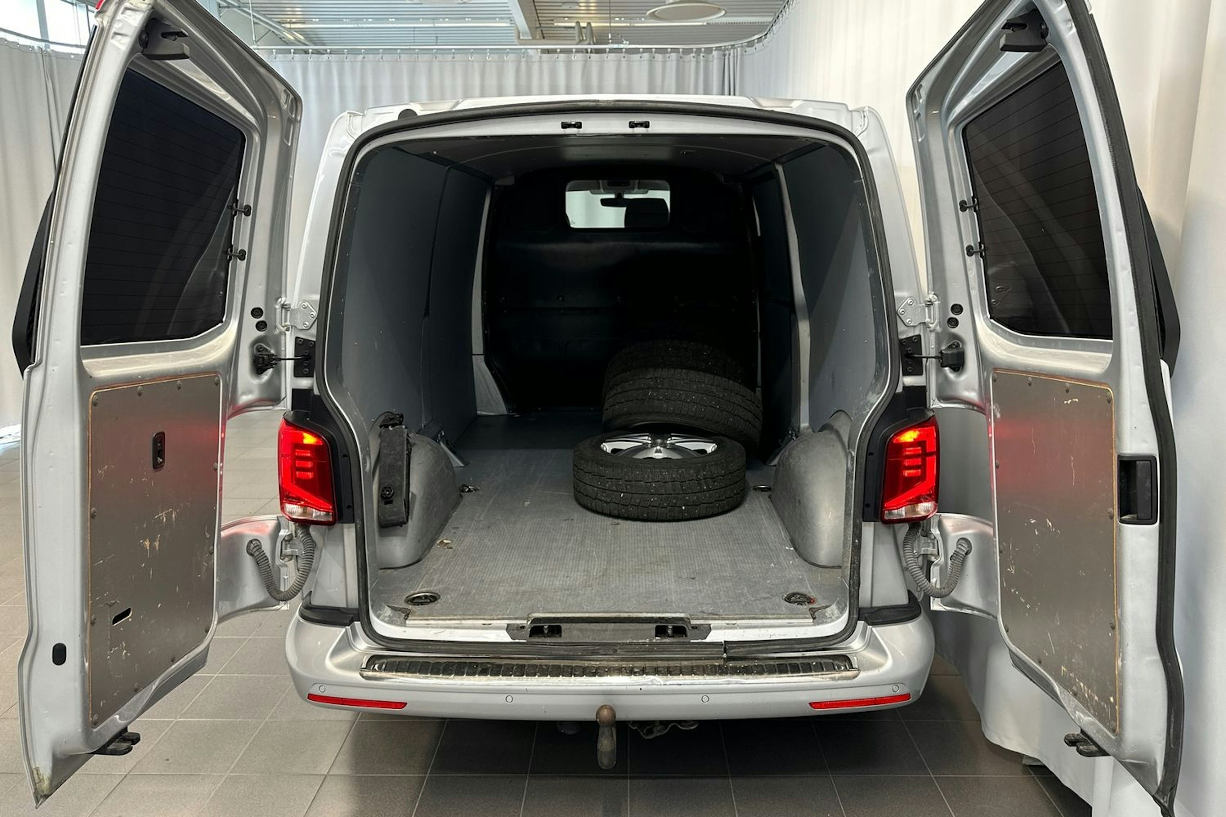 hopea Volkswagen Transporter 2020 kuva 16.